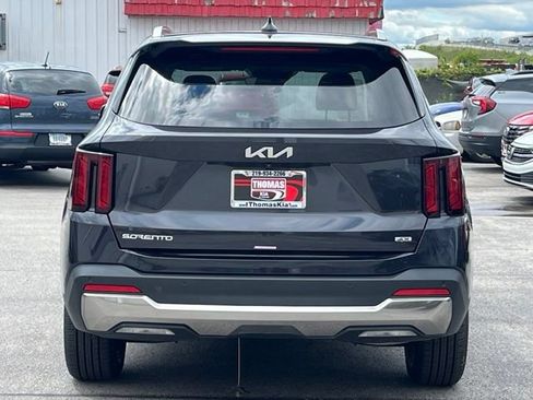 Certified 2025 Kia Sorento S w/ Panoramic Sunroof Package AWD/4WD image 11