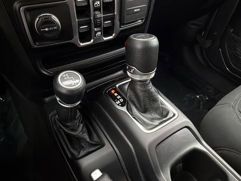 Used 2021 Jeep Gladiator Sport AWD/4WD image 16