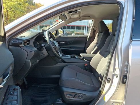 Certified 2024 Toyota Venza LE image 15