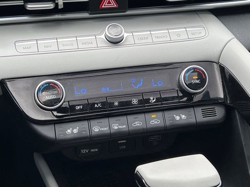 Used 2023 Hyundai Elantra Limited FWD image 27