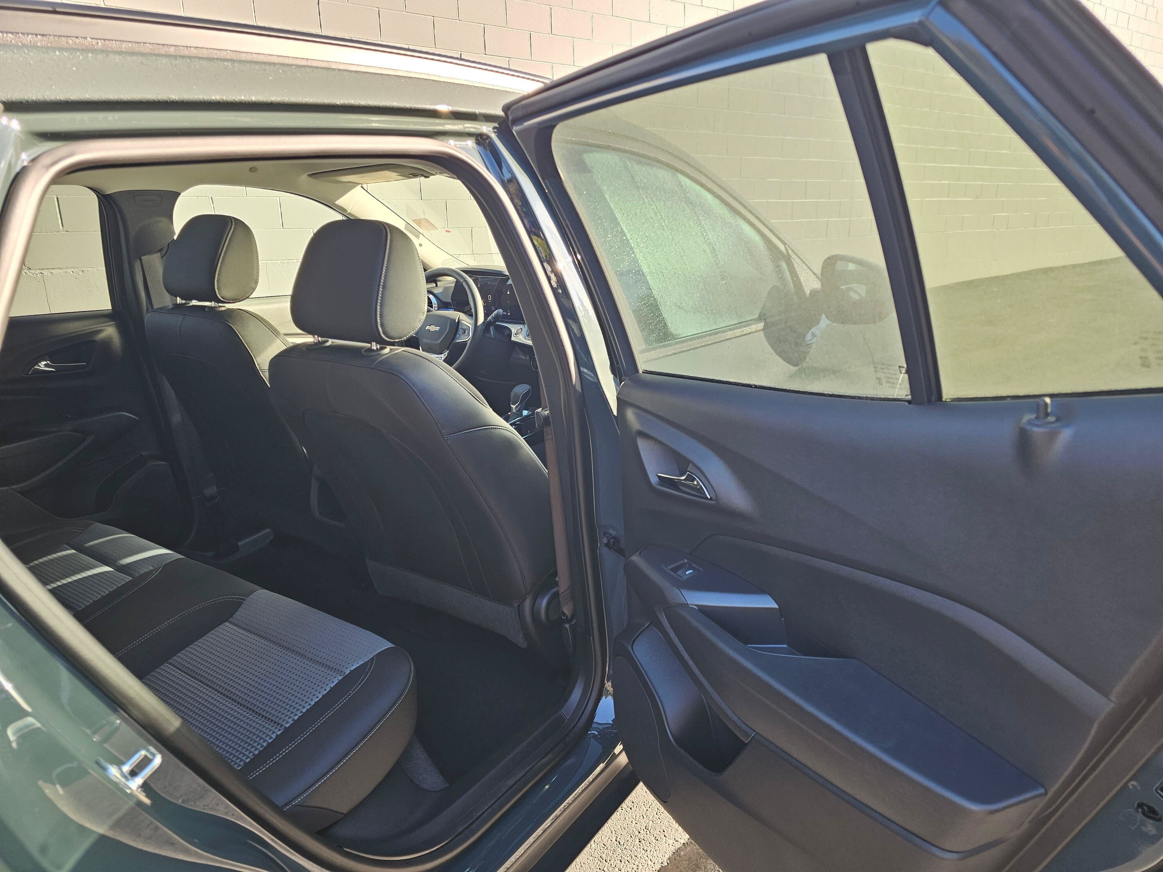 Used 2025 Chevrolet Trax LT w/ LT Convenience Package FWD image 15