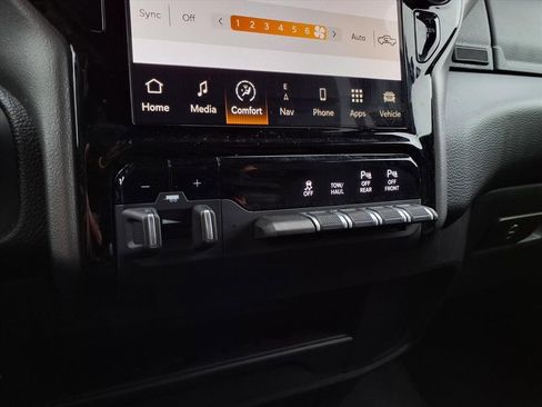 Used 2024 RAM 2500 Big Horn w/ Sport Appearance Package image 14