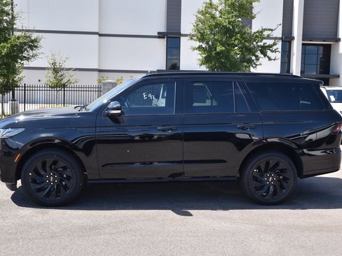 New 2025 Lincoln Navigator Reserve w/ Jet Appearance Package image 11