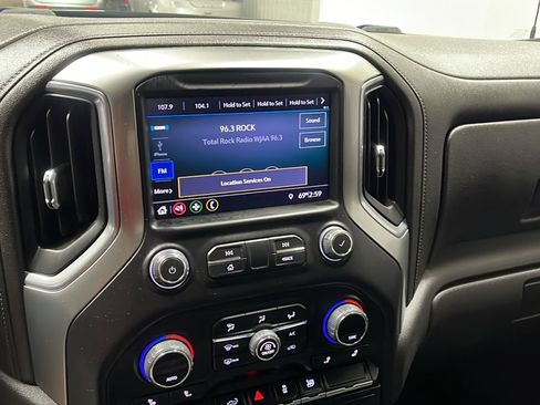 Used 2021 Chevrolet Silverado 1500 LT AWD/4WD image 8