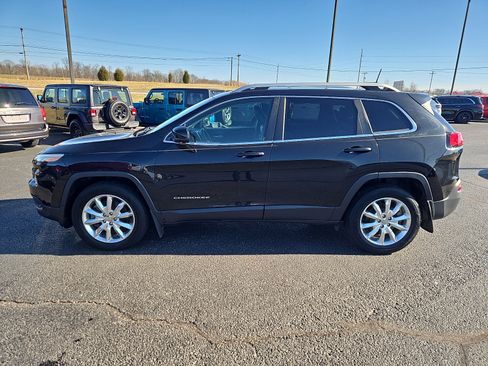 Used 2016 Jeep Cherokee Limited image 2