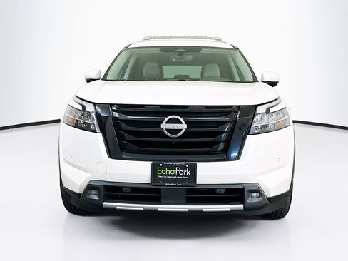 Used 2023 Nissan Pathfinder SL w/ Black Appearance Package AWD/4WD image 2