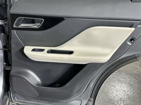 Used 2018 Jaguar F-PACE Prestige image 35