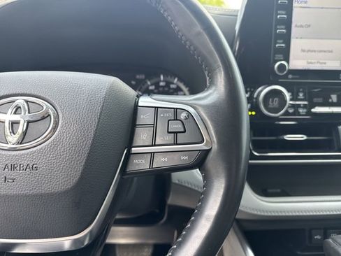 Used 2021 Toyota Highlander Limited FWD image 19