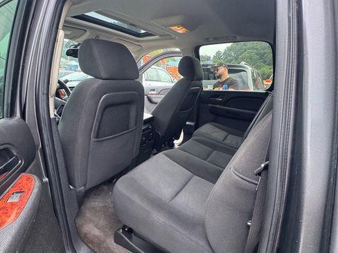 Used 2010 Chevrolet Avalanche LS w/ Interior Plus Package AWD/4WD image 12