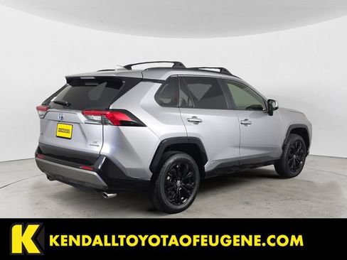 Used 2024 Toyota RAV4 SE w/ Convenience Package AWD/4WD image 5