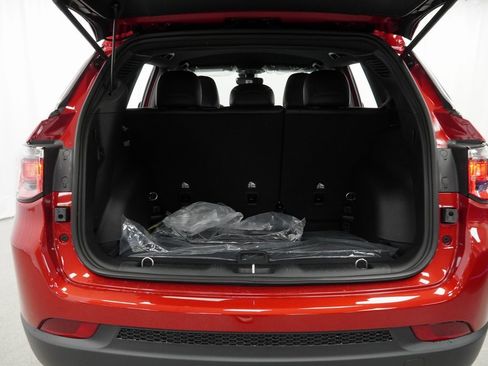 Certified 2025 Jeep Compass Latitude w/ Convenience Group image 39