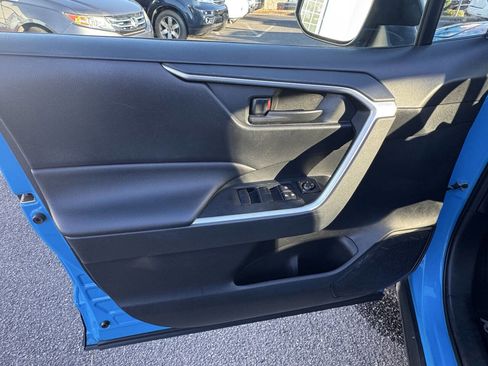 Used 2019 Toyota RAV4 LE image 11