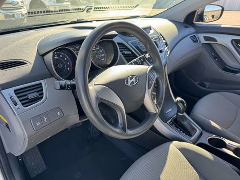 Used 2014 Hyundai Elantra SE image 24