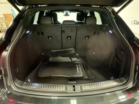 Used 2022 Porsche Macan image 32