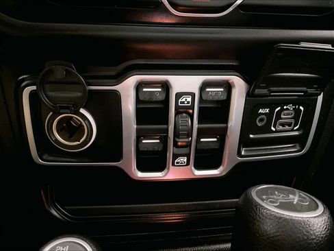 Used 2018 Jeep Wrangler Unlimited Sport S image 26