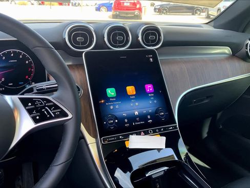 Used 2025 Mercedes-Benz GLC 300 GLC 300 image 8