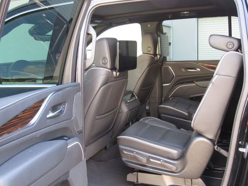 Used 2021 Cadillac Escalade ESV Premium Luxury w/ LPO, Radiant Package AWD/4WD image 14