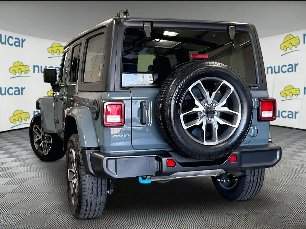 Used 2024 Jeep Wrangler Unlimited w/ Convenience Group AWD/4WD image 4