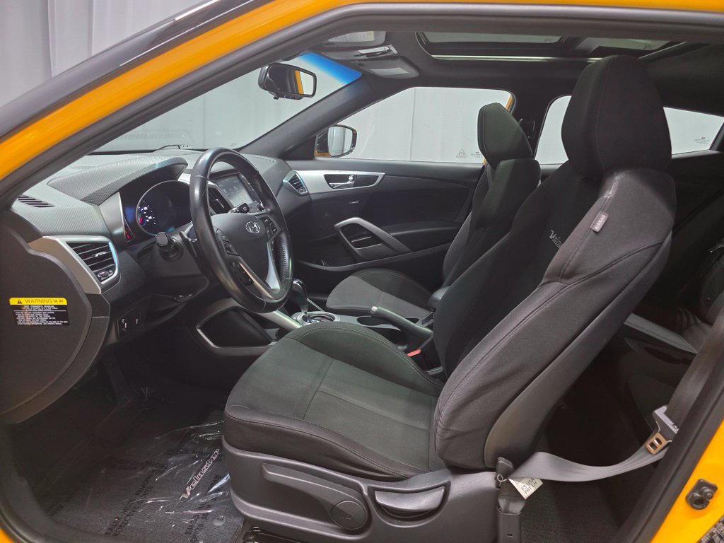 Used 2017 Hyundai Veloster Value Edition FWD image 8
