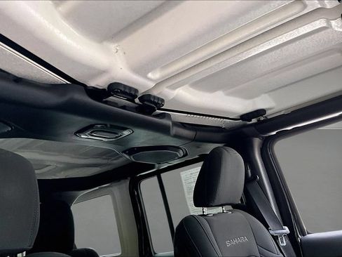 Used 2023 Jeep Wrangler Unlimited Sahara AWD/4WD image 28