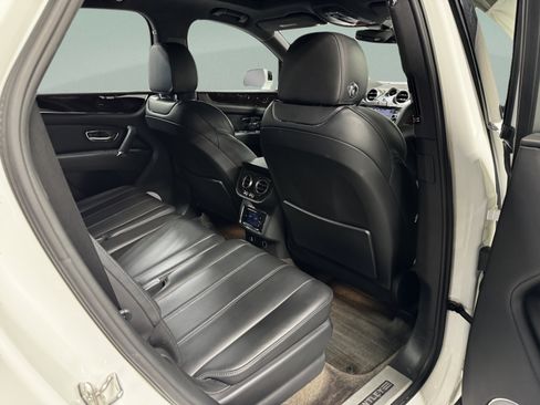 Used 2018 Bentley Bentayga AWD/4WD image 12