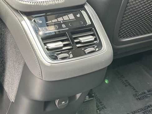 Certified 2025 Volvo XC90 B6 Plus image 22