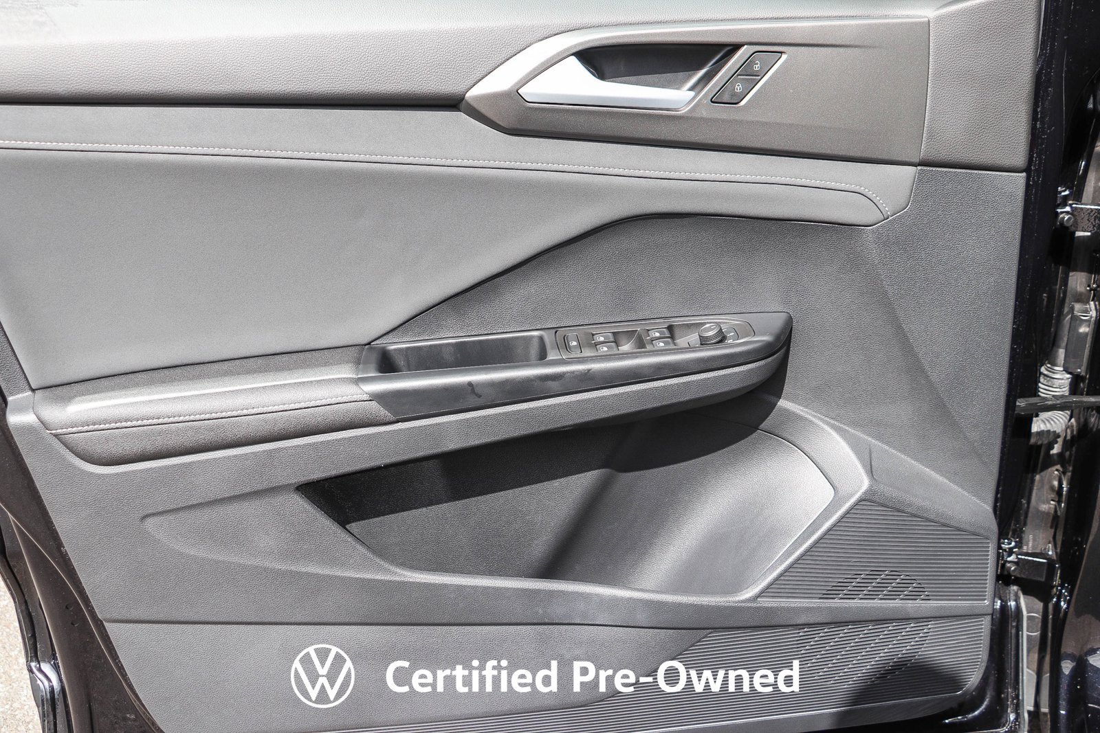 Certified 2025 Volkswagen Taos SE FWD image 23