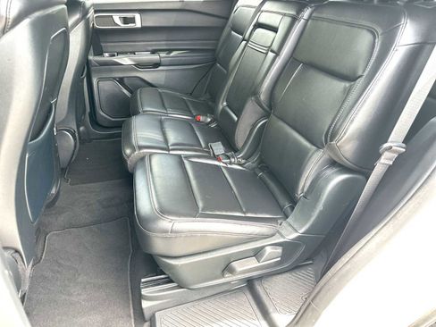 Used 2020 Ford Explorer XLT w/ Equipment Group 202A AWD/4WD image 23
