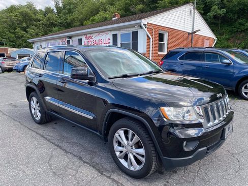 Used 2013 Jeep Grand Cherokee Laredo AWD/4WD image 3