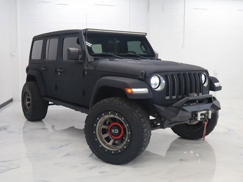 Used 2019 Jeep Wrangler Unlimited Sahara w/ Quick Order Package 24M Moab AWD/4WD image 2