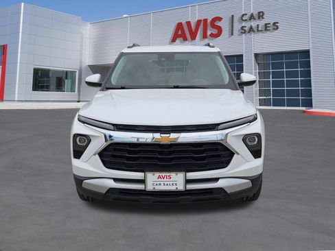 Used 2025 Chevrolet TrailBlazer LT AWD/4WD image 2