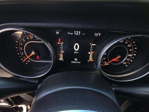 Used 2018 Jeep Wrangler Unlimited Sahara AWD/4WD image 3