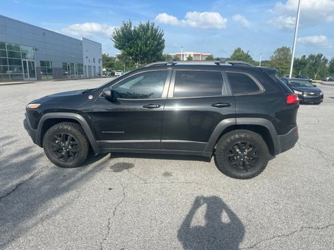 Used 2016 Jeep Cherokee Trailhawk w/ Comfort/Convenience Group AWD/4WD image 8