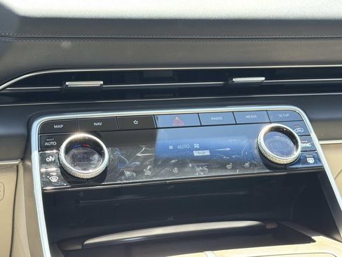 Used 2023 Genesis GV80 2.5T w/ Prestige 20" Package AWD/4WD image 11