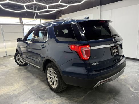 Used 2017 Ford Explorer XLT image 3