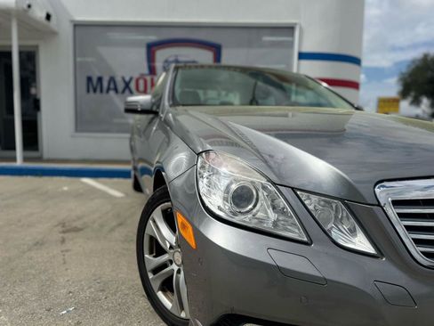 Used 2010 Mercedes-Benz E 350 4MATIC Sedan image 8