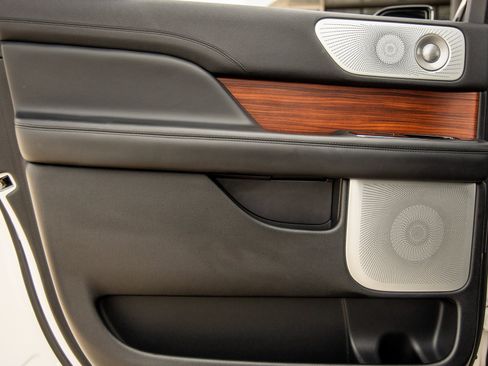 Used 2019 Lincoln Navigator L Reserve image 32