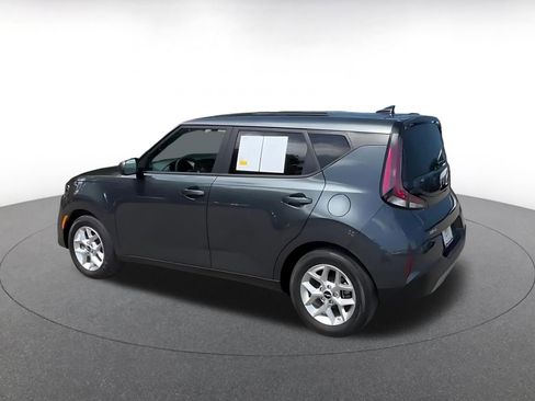 Used 2025 Kia Soul LX w/ LX Technology Package FWD image 10