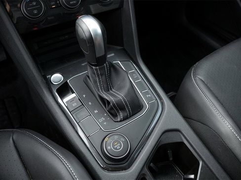 Used 2021 Volkswagen Tiguan SEL image 18