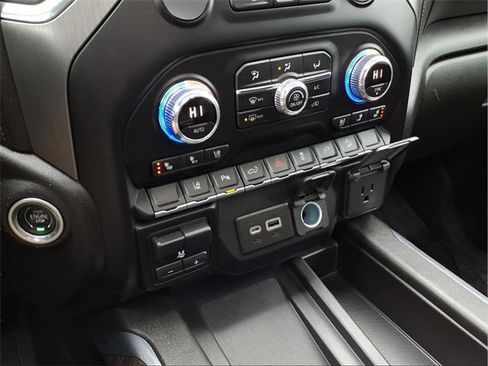 Used 2022 GMC Sierra 3500 Denali w/ Technology Package image 29