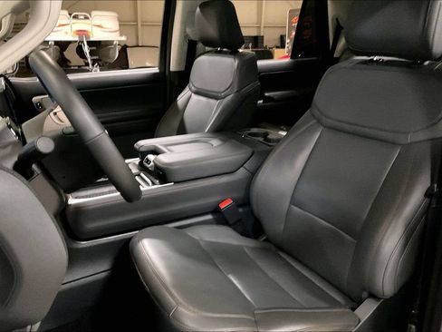 Certified 2025 Ford Expedition Active AWD/4WD image 24