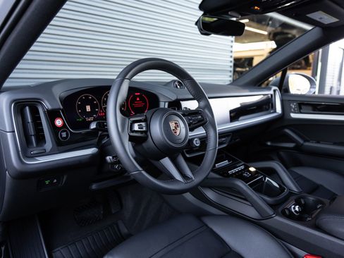 Certified 2026 Porsche Cayenne Coupe image 4