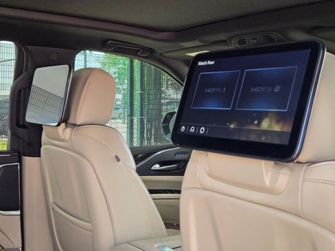 Certified 2024 Cadillac Escalade Premium Luxury AWD/4WD image 30