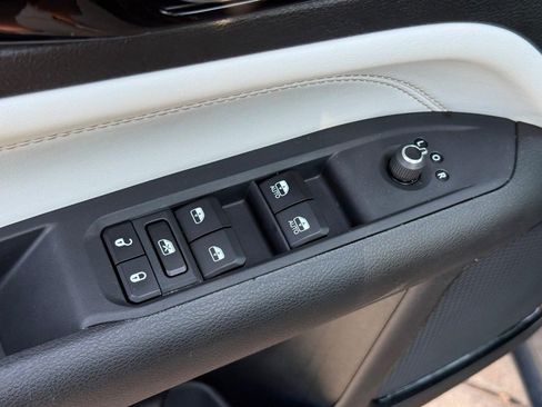 Used 2024 Jeep Compass Limited AWD/4WD image 19