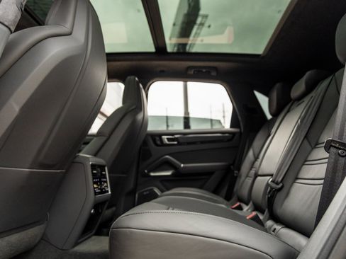 Certified 2022 Porsche Cayenne Turbo S image 35