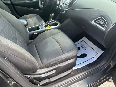 Used 2017 Chevrolet Cruze LT w/ Convenience Package FWD image 12