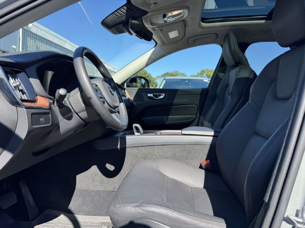 Used 2024 Volvo XC60 B5 Plus w/ Protection Package Premier AWD/4WD image 13