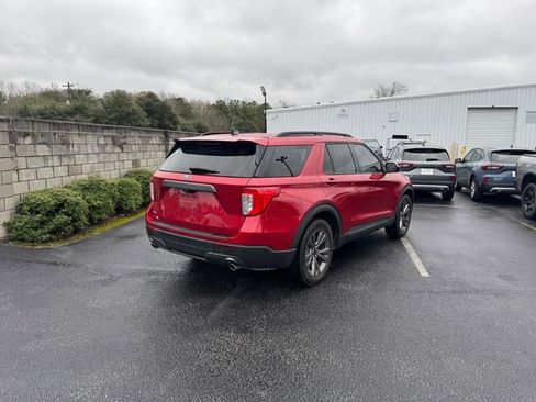 Used 2023 Ford Explorer XLT w/ Equipment Group 202A image 8