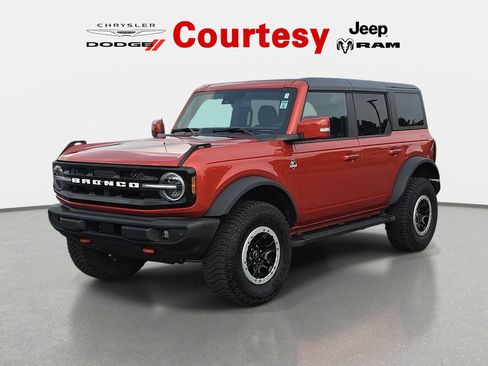 Used 2023 Ford Bronco Outer Banks w/ Sasquatch Package AWD/4WD image 7