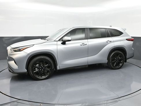 Certified 2023 Toyota Highlander LE image 30